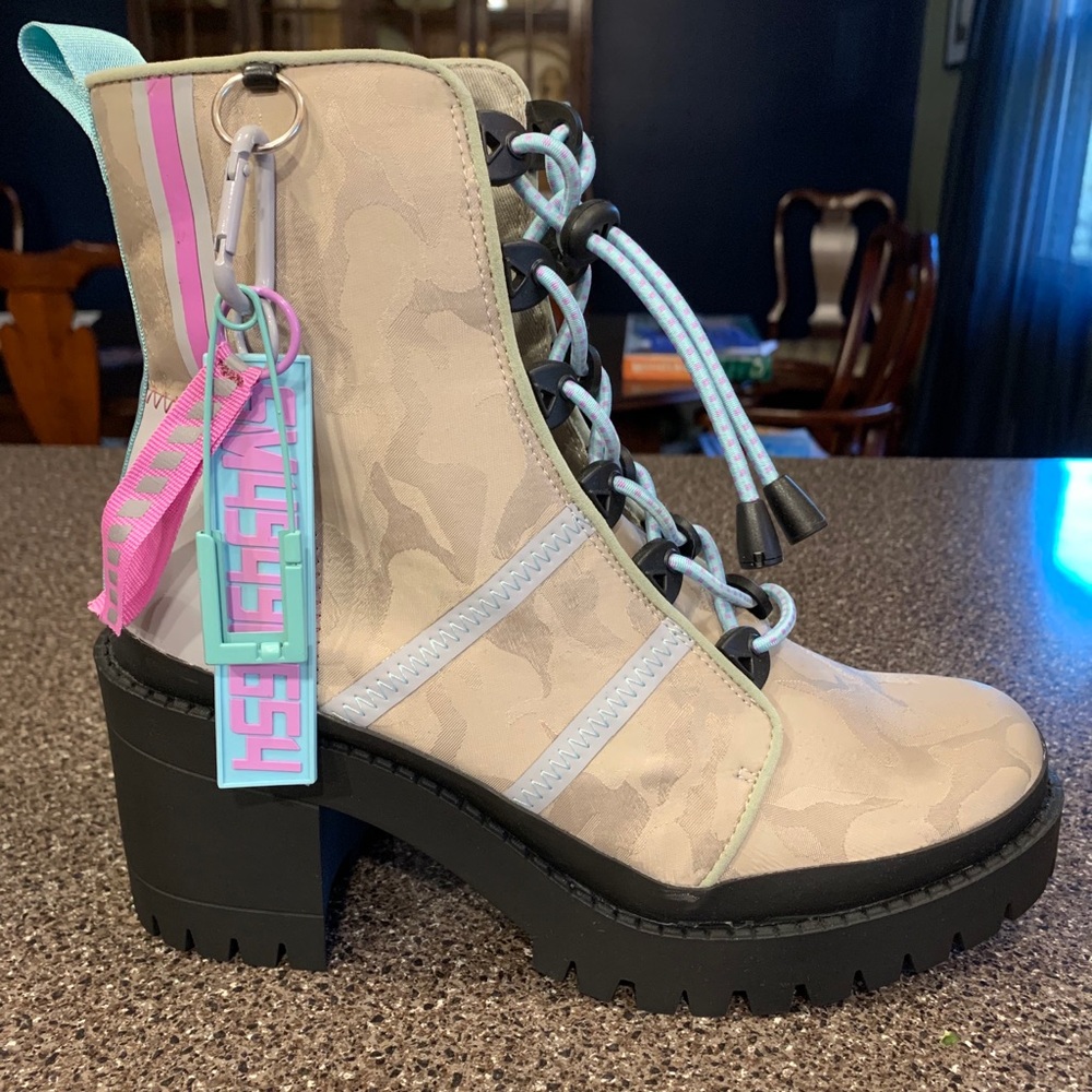 Steve Madden Light Gray Camo Combat Boots